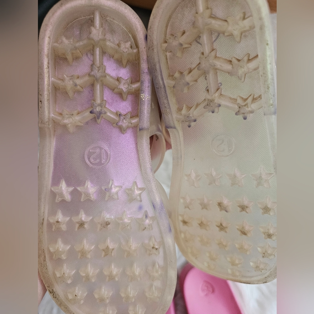 Bundle of slippers / sandals for kids! - Picture 4 of 9